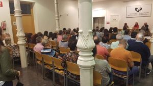 Público asistente a la presentación de la novela Nunca fuimos inocentes. Editoriales españolas, Editorial Adarve