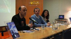 Presentadores de la novela En las afueras de César la Iglesia Sevil. Editorial Adarve, Editoriales actuales de España