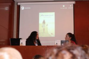 Ana Carreño durante la presentación de su novela juvenil Anomine. Editorial Adarve, Editoriales de España, Editoriales actuales de España
