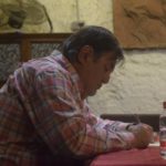 Luis de Diego firma ejemplares de su libro de relatos Burbujas de la vida. Editorial Adarve, Editorial Adarve de España, Editoriales españolas, Editoriales españolas actuales, Editoriales de España, Editoriales actuales de España