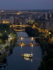 Vista nocturna de Valladolid. Editorial Adarve