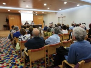 Público asistente a la presentación de Destinos inciertos de José Garrido. Editorial Adarve, Editoriales de España