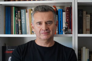 Miguel Vargas, autor del libro La primera puerta del espanto. Editorial Adarve, publicar un libro