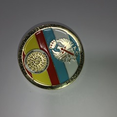 La imagen tiene un atributo ALT vacío; su nombre de archivo es Medalla.jpeg