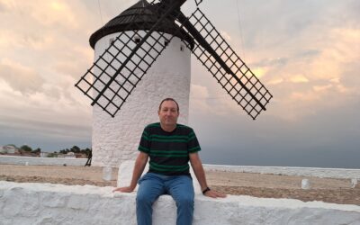 Entrevista a Paco Titos, autor de Agarrado a un clavo ardiendo